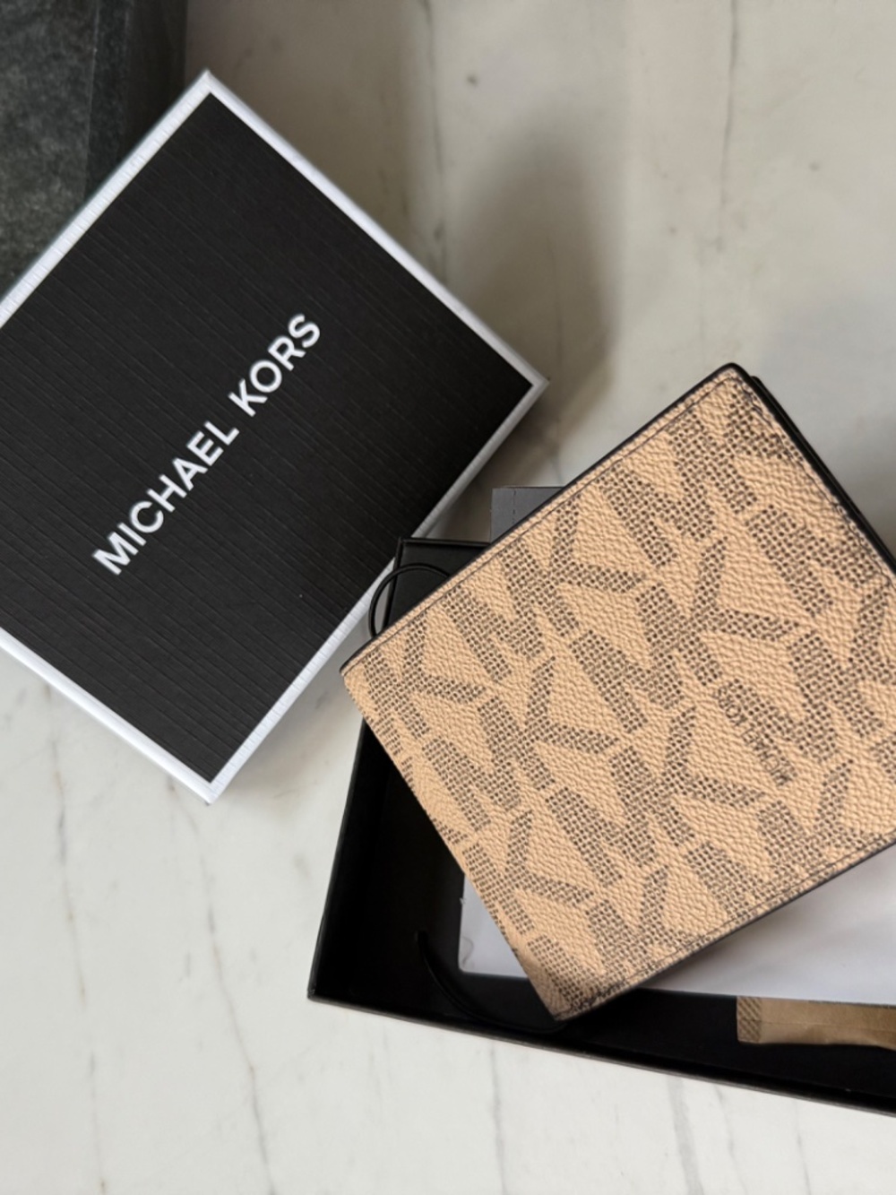 New Michael Kors Logo Slim Billfold Wallet - Picture 11 of 14